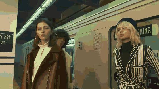 巴黎时装周t台模特展示,巴黎时装周彩色t台秀