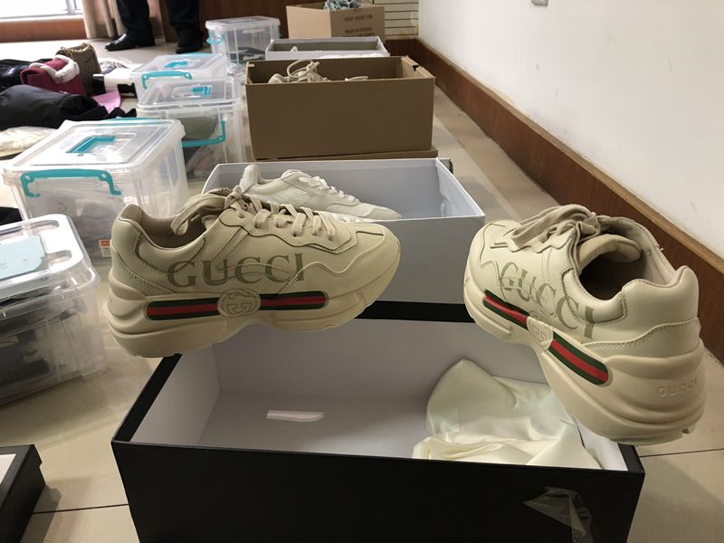 警方刚刚查获！苏州人朋友圈代购的爱马仕、Gucci可能是假的……