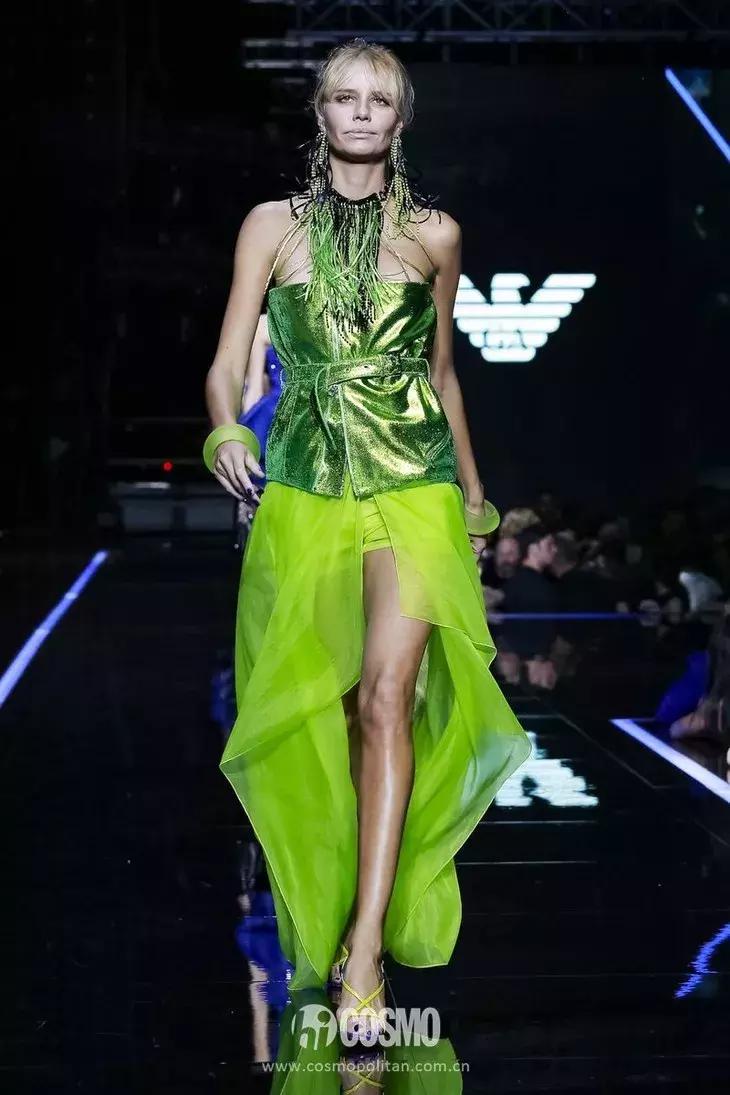 丫丫已经美“腻”了！于是穿上EmporioArmani帅气一回