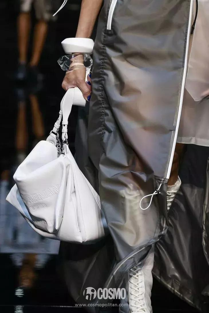 丫丫已经美“腻”了！于是穿上EmporioArmani帅气一回