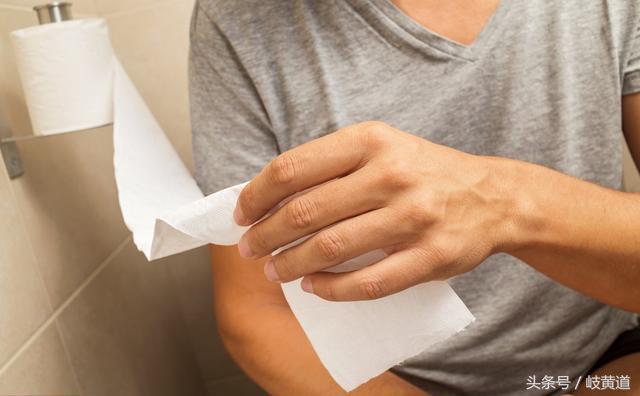 大便质黏偏稀稠、便血、球形等,或是身体出现了问题