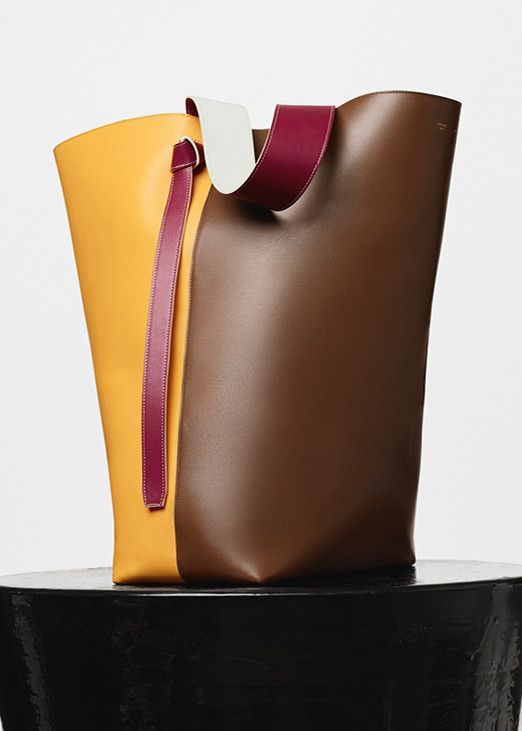 如果你是CELINE的老板会因为换了设计师就不卖自家爆款了吗？