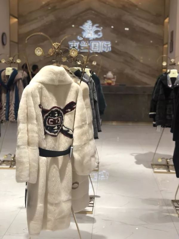 换季了衣服要怎么买最划算,换季了买衣服