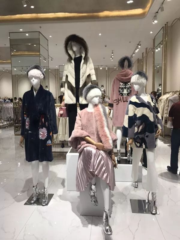 换季了衣服要怎么买最划算,换季了买衣服