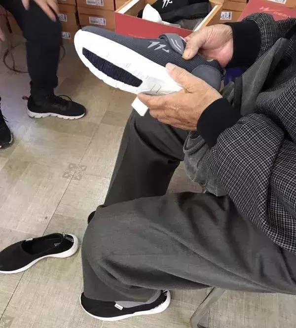 爱爸妈就给他们买邯郸广电首届双星名人老人鞋秋季直销惠来了！