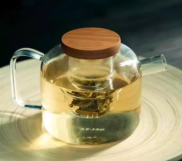 绿萝浇了牛奶叶子发黄,绿萝浇淘米水后叶子大面积发黄