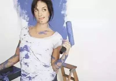 衣服不管染上什么用这招都能洗掉,白色衣服染上颜色用什么方法洗掉