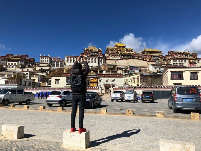 云南八日：看我家帅气小哥哥如何拍照？网友：花痴也要有限度