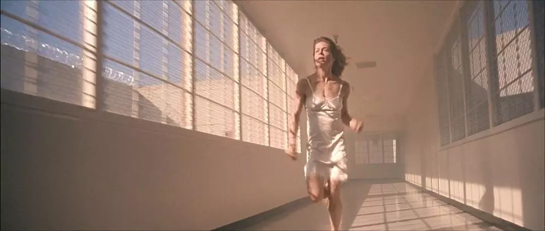 《十二只猴子》超越了《终结者》的穿越电影，堪称时空电影鼻祖