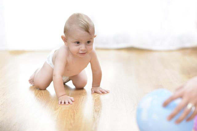 一岁内宝宝成长规律,宝宝一周岁发育特点