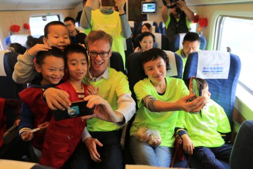 哈佳高铁免费体验,哈佳铁路旅游视频