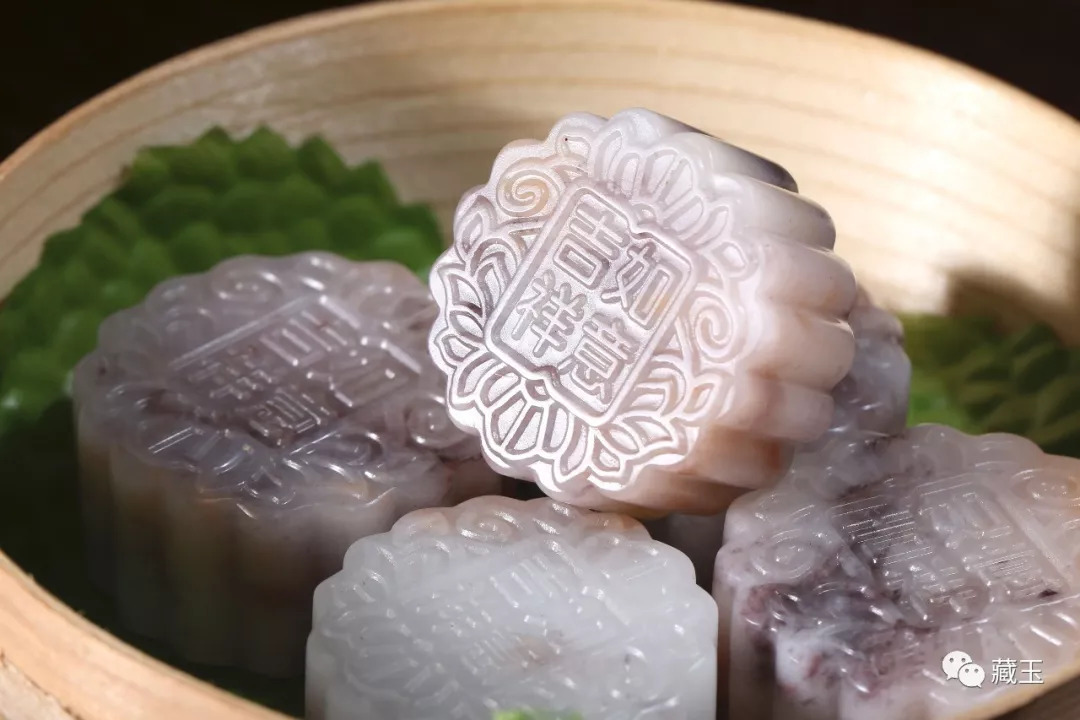 对月赏美玉，中秋话思乡