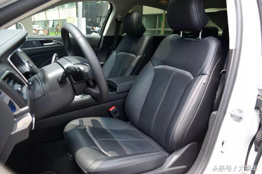 悬架调校不错，如果不是变速箱拖后腿，金牛座确实挺好开！