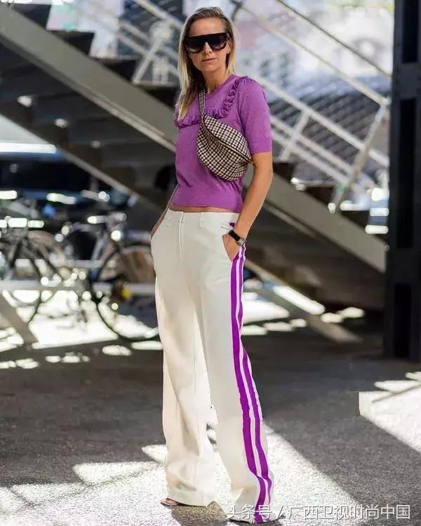 针织衫短袖里面应该穿什么,黑色金丝宽松短袖针织衫怎么搭