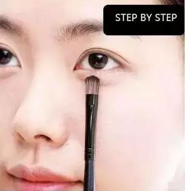 怎样拥有迷人卧蚕,卧蚕饱满化妆技巧图解女生