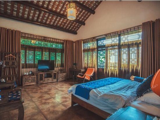 国庆假期住哪儿？水灵妹为你精心奉上都江堰这10家紧临景区的民宿酒店！让你坐拥青山绿水，感受品质生活