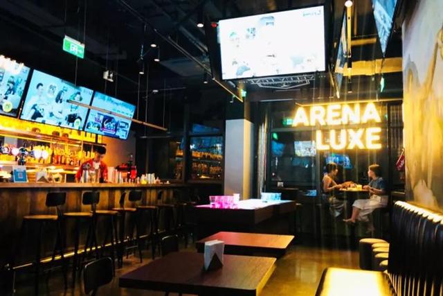 火遍香港尖沙咀、外滩江景环绕……2018魔都新酒吧，潮人新据点！