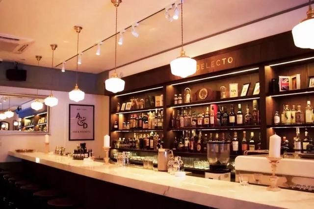 火遍香港尖沙咀、外滩江景环绕……2018魔都新酒吧，潮人新据点！