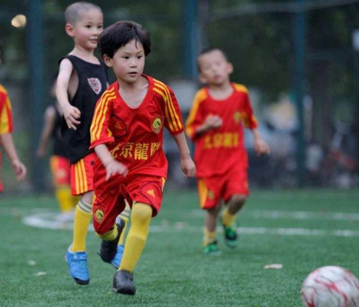 一洗前耻中国男足荡然无存,中国男足0:6惨败说明了什么