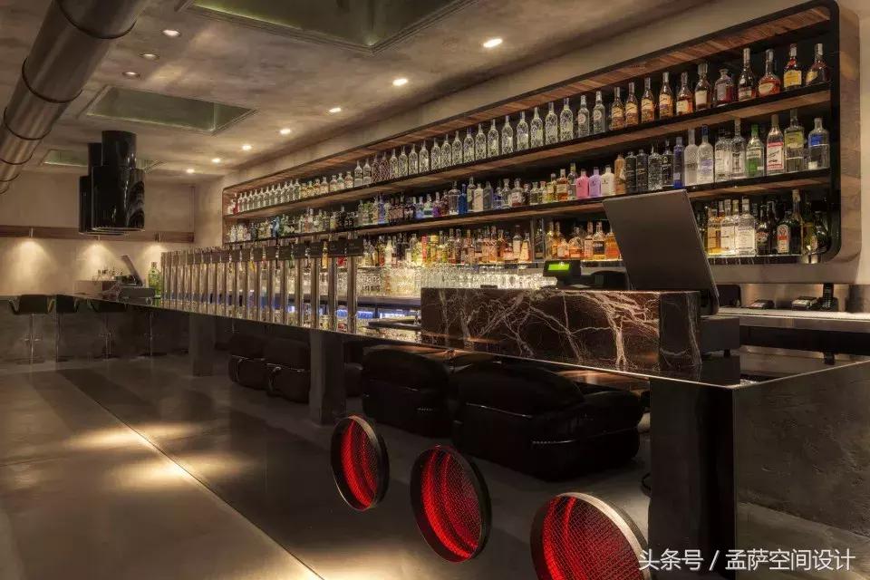 都灵Dash餐厅，工业野兽派与70年代风格的完美结合