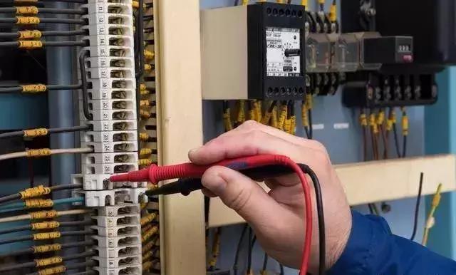 变频器和电动机,变频器和驱动器怎么配合