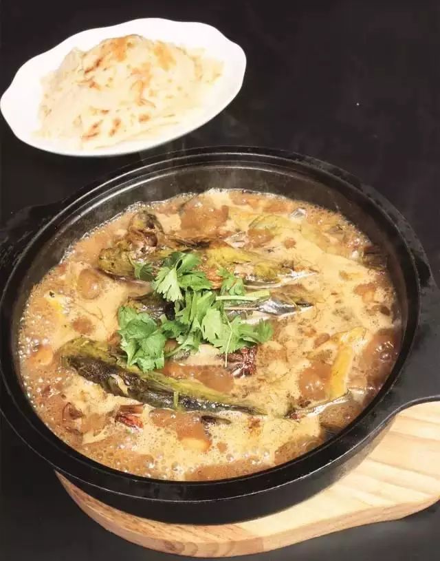 石锅鱼适合搭配什么菜品,石锅鱼店里的菜品应该有哪些