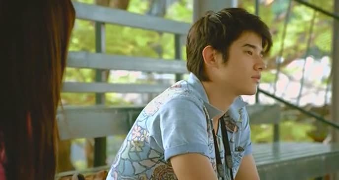 女孩为了心爱的王子，从丑小鸭变成白天鹅，男孩却选择了爱情