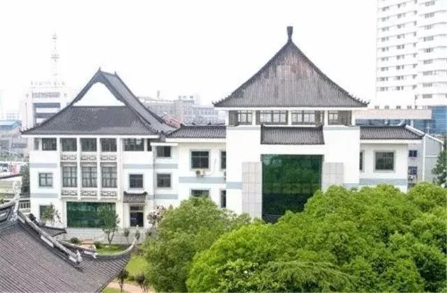 二中最帅男体育老师,临夏市二中最帅男老师