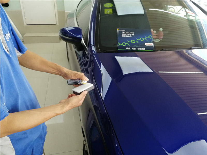 11款奔驰c200有镀膜玻璃吗,奔驰c200电镀蓝银金车膜