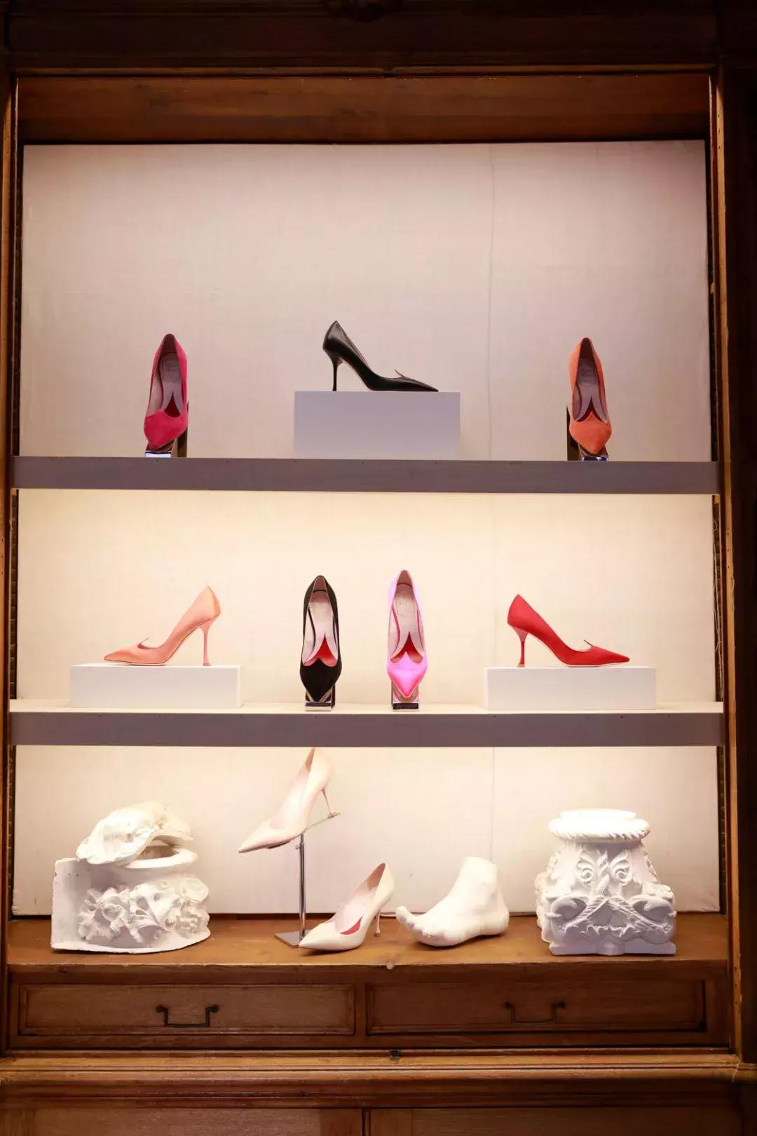 戚薇霸气走秀,唐嫣戚薇机场街拍大全