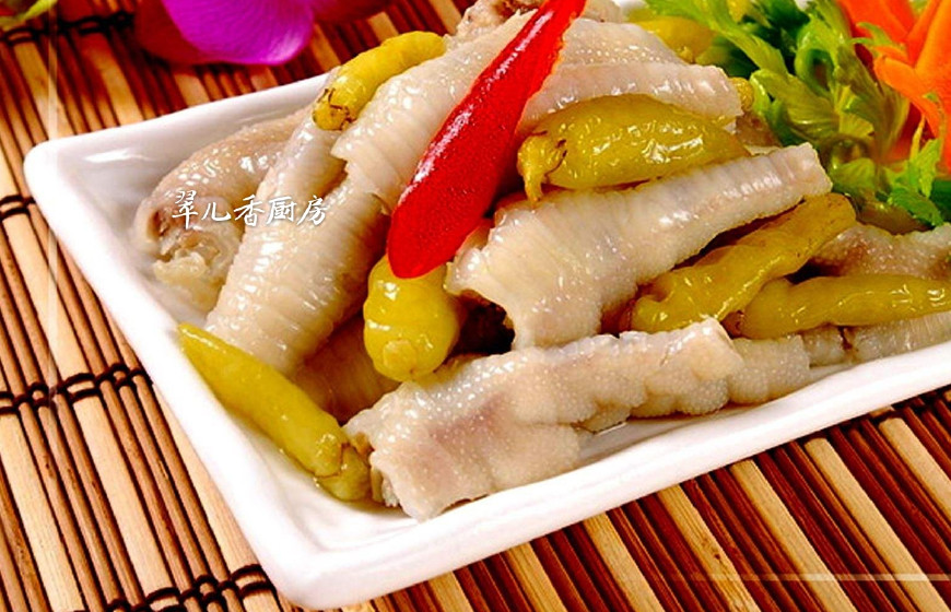 鸡爪泡一晚酱汁味道变很淡,鸡爪泡一天半会不会臭