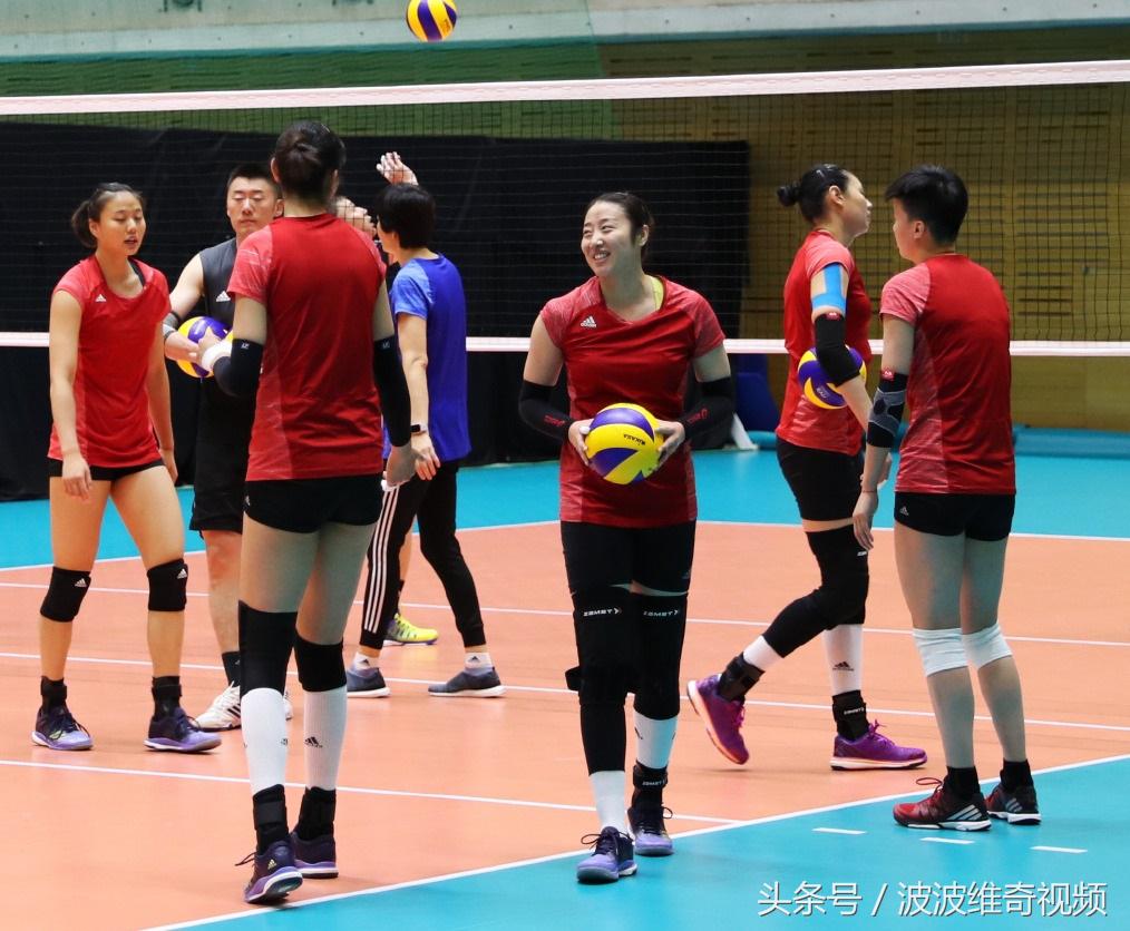 郎平惠若琪魏秋月同框观赛,女排首战告负郎平透露朱婷伤情