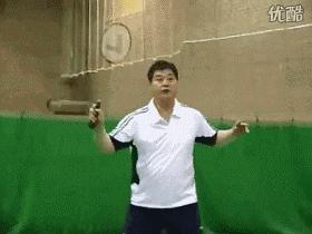 羽毛球学习动作视频教程,羽毛球步法训练前进扑球后退杀球