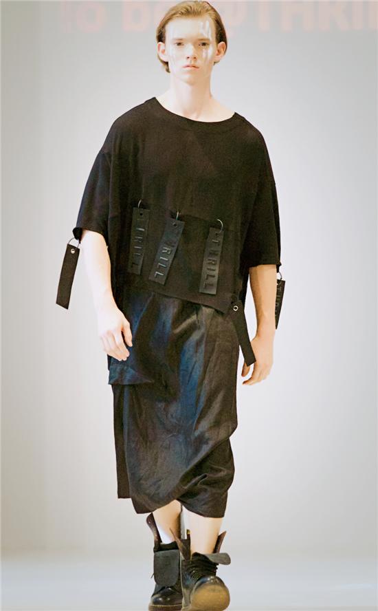 时尚潮牌TO BE THRILL*SAGA被巴黎时装周翻牌子