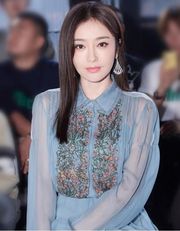 秦岚素裸妆,秦岚的护肤