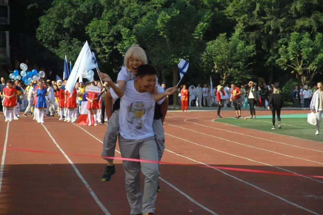 巧绘世界缩影，畅舞运动激情，科中第十届体育文化节盛大开幕