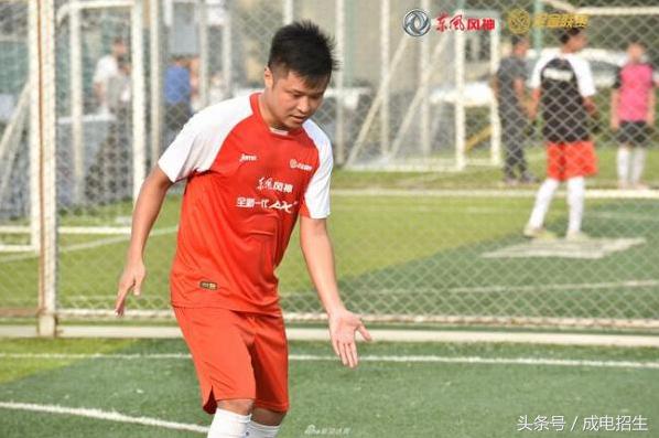 成都市第13届运动会足球,这是一场争夺冠亚军的足球比赛