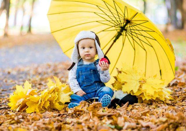 妈妈觉得你冷该怎么办,天冷要给宝宝加衣