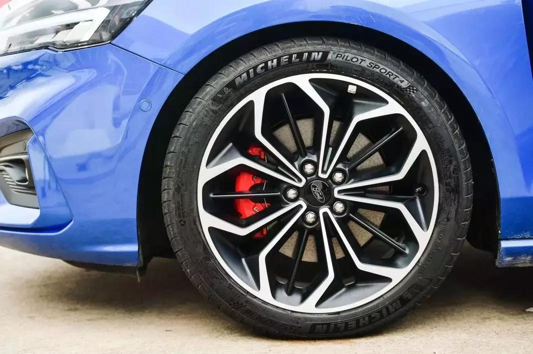 驾驶乐趣测试,全新一代福克斯试驾视频