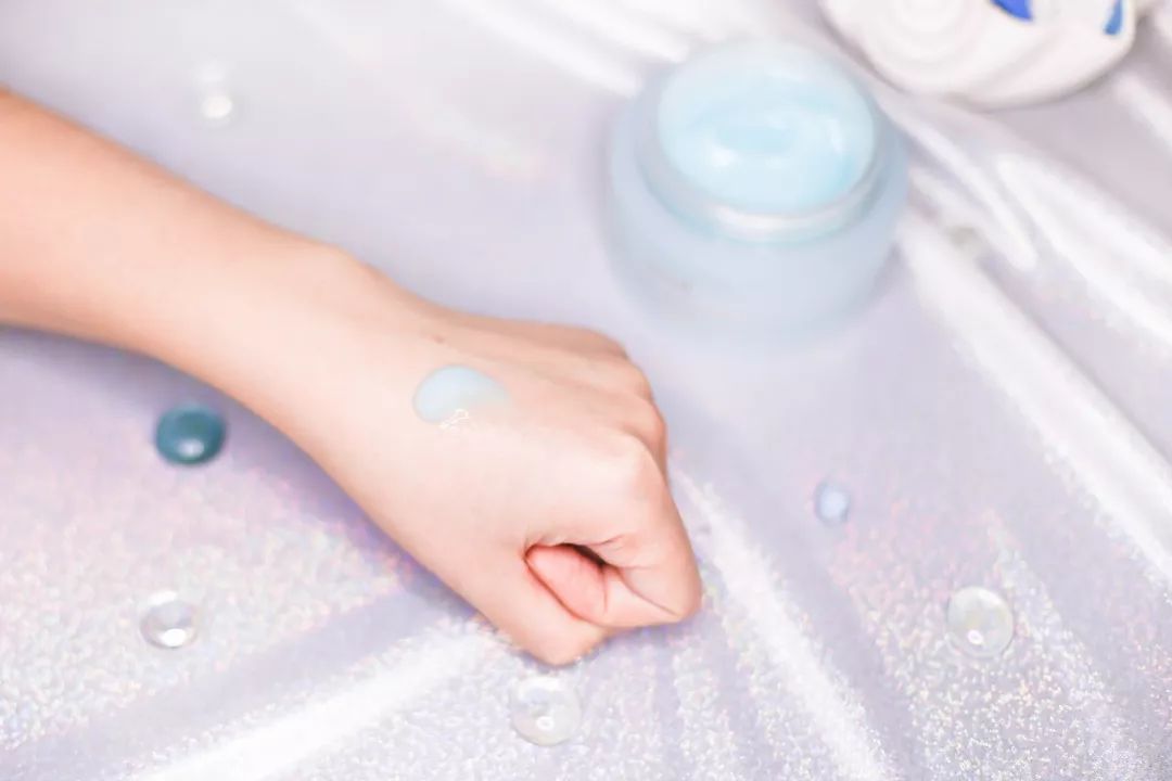 秦岚参加米兰时装周,上海时装周走秀秦岚