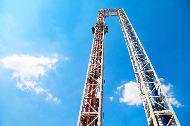 达瓦孜传人天门山走钢丝 (达瓦孜蒙眼走钢丝完整版)