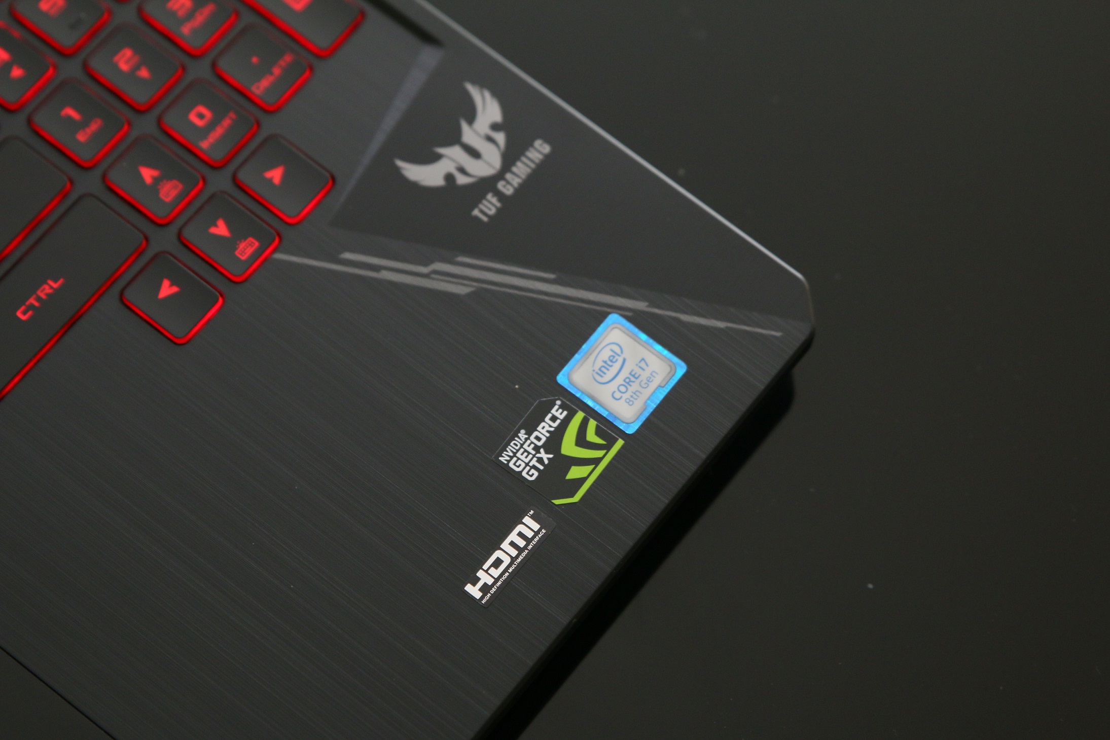 华硕飞行堡垒6评测,玩游戏要游戏本还是台式电脑