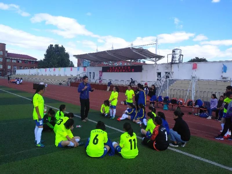 快乐小足球教案大班,快乐足球小班