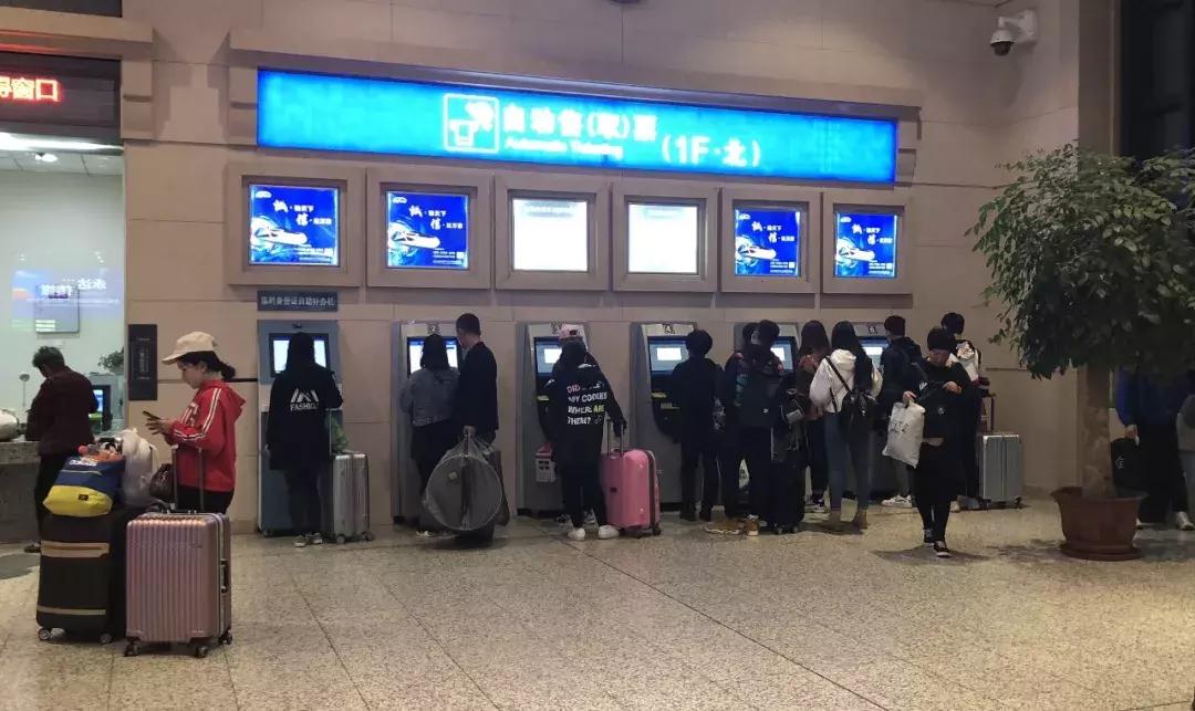 火车票可以在全国任意窗口取票吗,逾期未乘坐的火车票可以取票吗