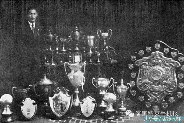 他被评为亚洲球王，也是客家人的骄傲！