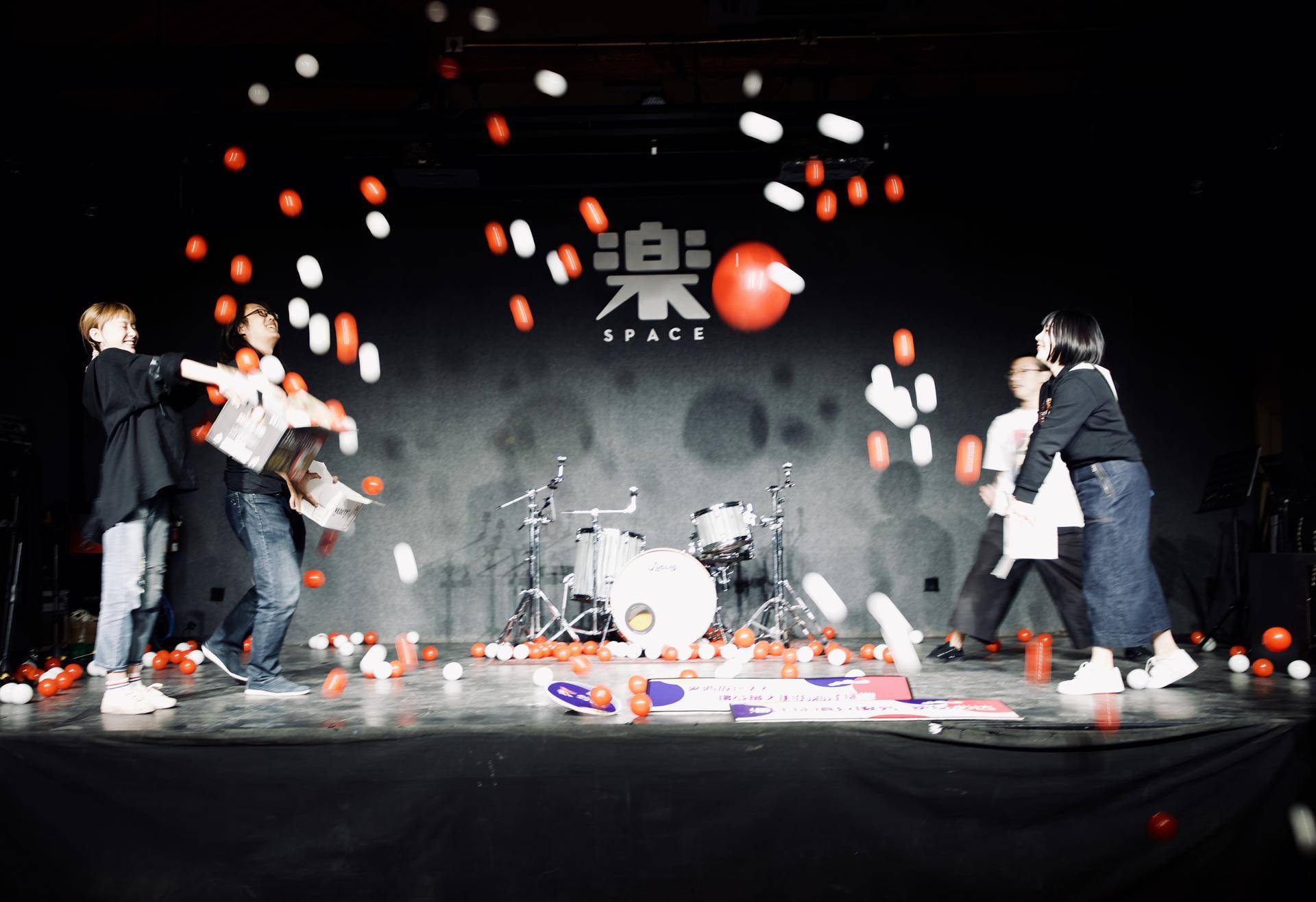 韩寒红白宇宙完整视频,韩寒奉献四海歌会