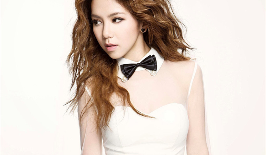 邓紫棋翻唱歌曲往事只能回味,邓紫棋现场演唱往事只能回味