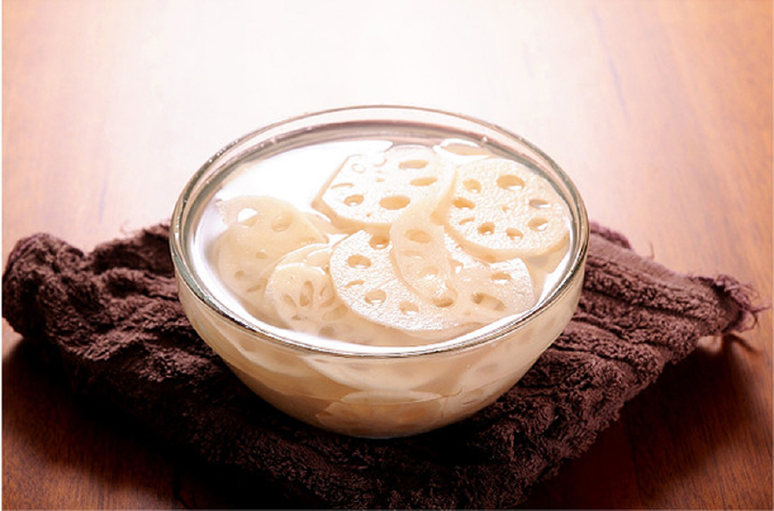 秋天莲藕实惠鲜美教你特色做法,秋天莲藕和什么东西煲汤最好