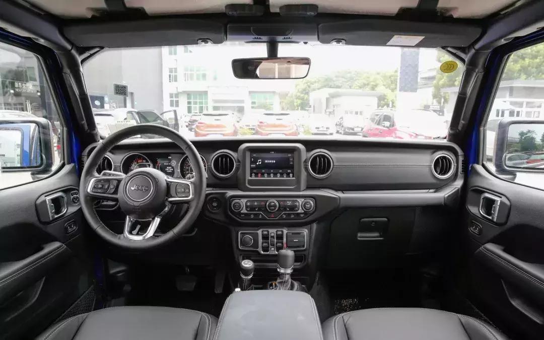 途乐与普拉多对比照片,一汽丰田普拉多3.5和途乐哪个好