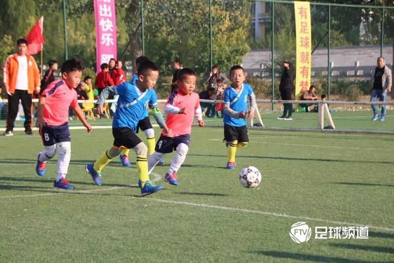 “踢球吧宝贝”足球要从从娃娃抓起